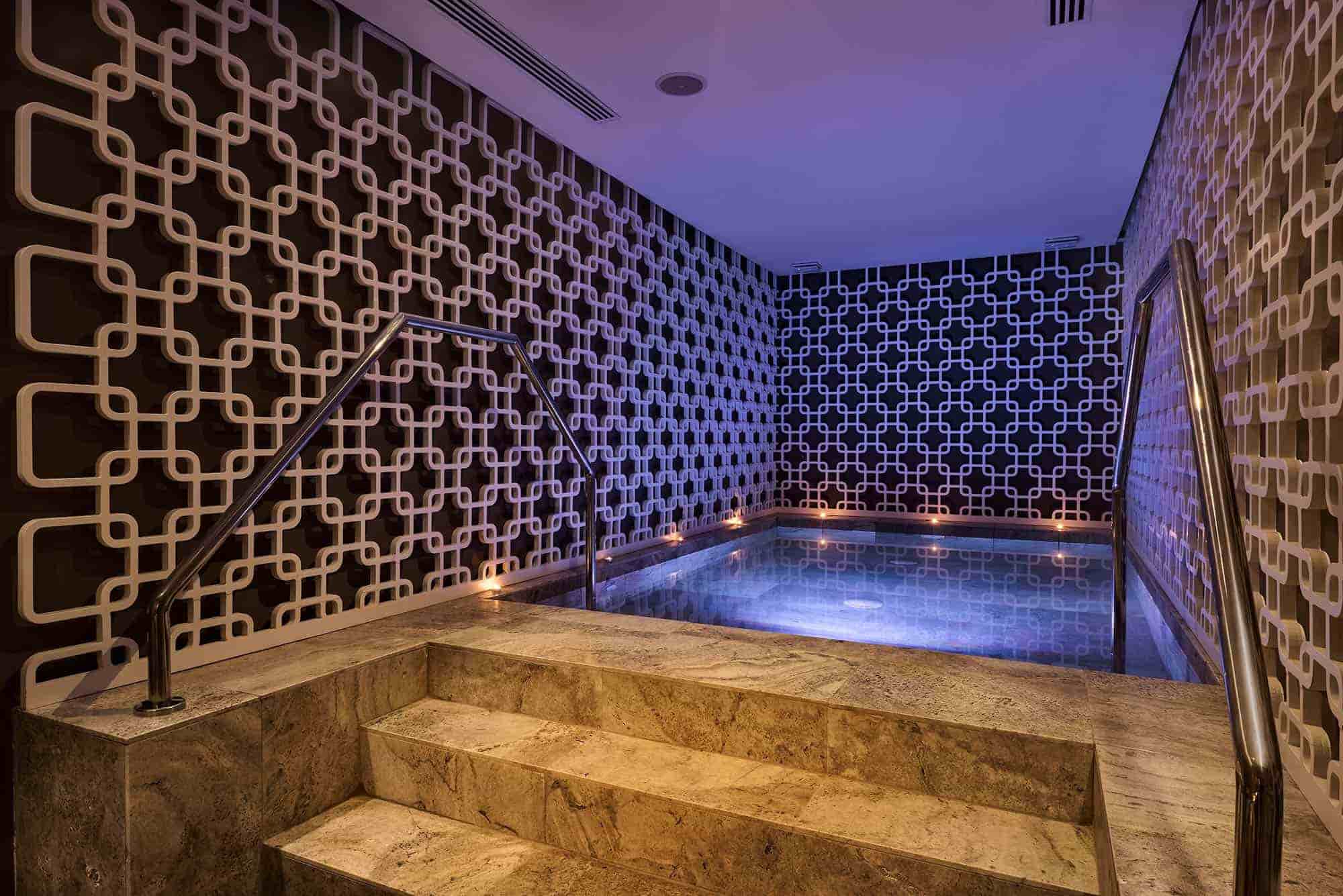 TRS-Turquesa-Hotel_Jacuzzi-parejas-Zentropia-Spa