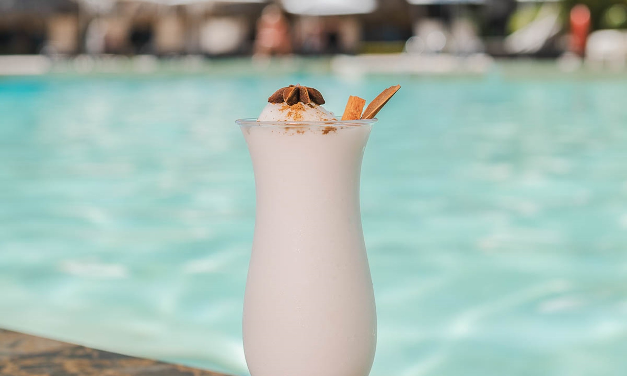 dominican-fiesta-hotel-pool-bar