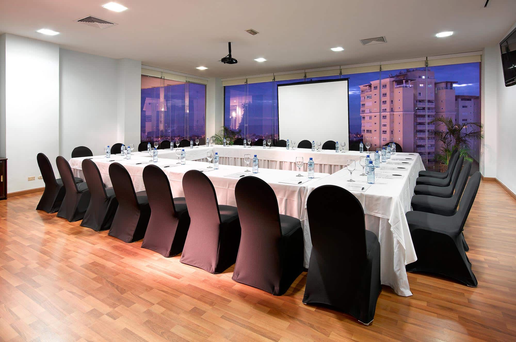 Dominican-Fiesta-Hotel-Executive Lounge