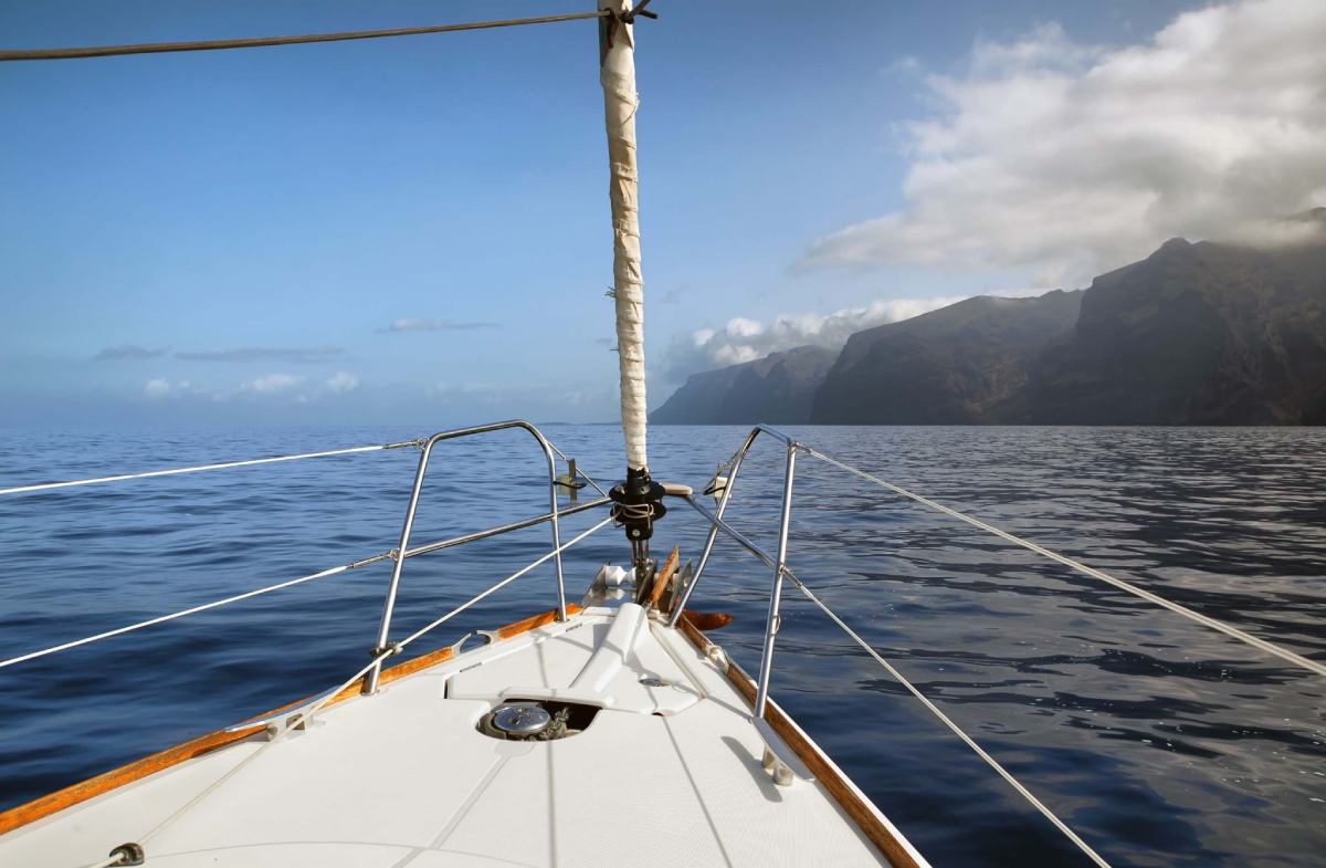 Itinerario in barca a vela lungo la costa 