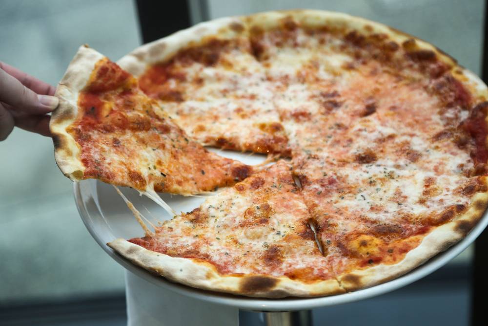 Pizza in stile newyorkese    
